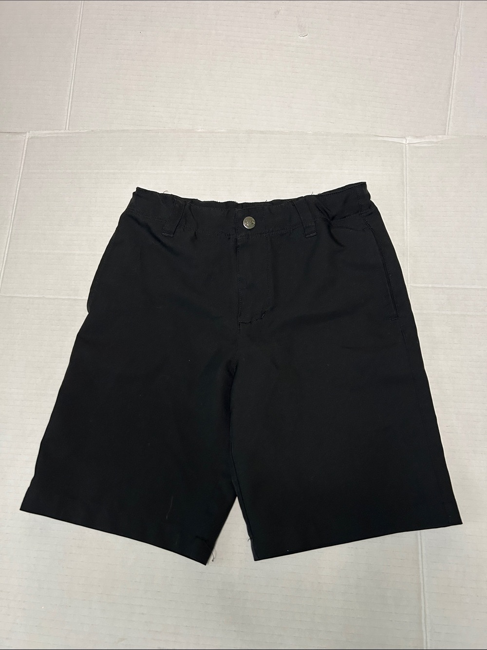 Under Armour Boys Sz 7 Black Golf Athletic Shorts with Logo. Moisture whicking